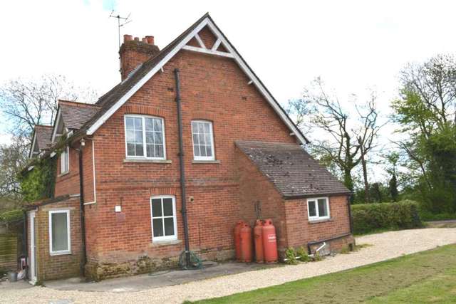  Image of 3 bedroom Semi-Detached house to rent in Menmarsh Road Worminghall Aylesbury HP18 at Menmarsh Road Worminghall Aylesbury, HP18 9UP