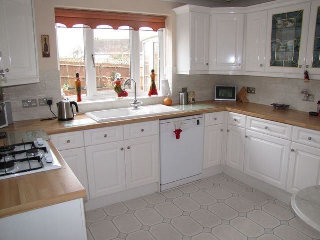  Image of 4 bedroom Detached house to rent in Michaels Way Fair Oak Eastleigh SO50 at Michaels Way  Southampton, SO50 7NT