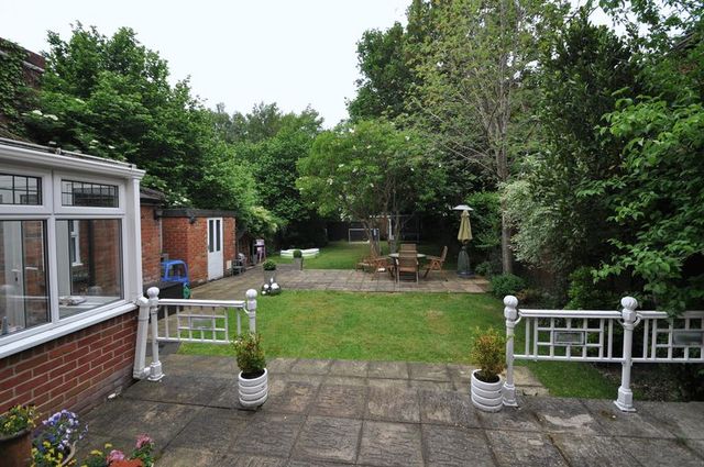  Image of 4 bedroom Semi-Detached house to rent in Middle Gordon Road Camberley GU15 at Middle Gordon Road  Camberley, GU15 2HT