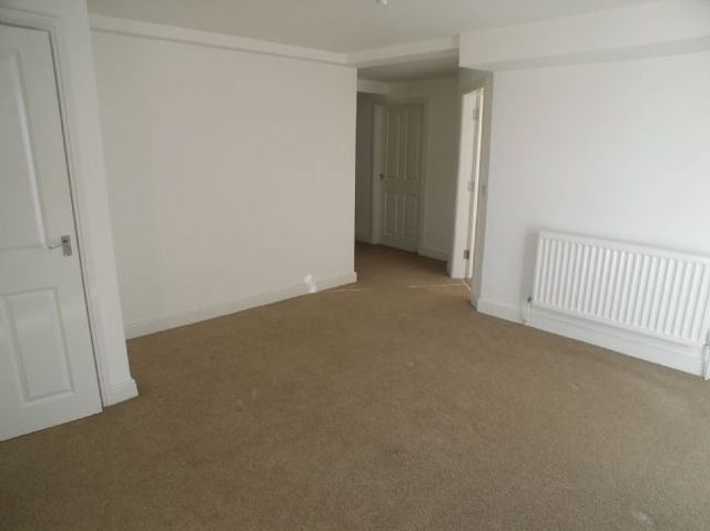  Image of 2 bedroom Flat to rent in Millstream Square Sleaford NG34 at Millstream Square  Sleaford, NG34 7ZL