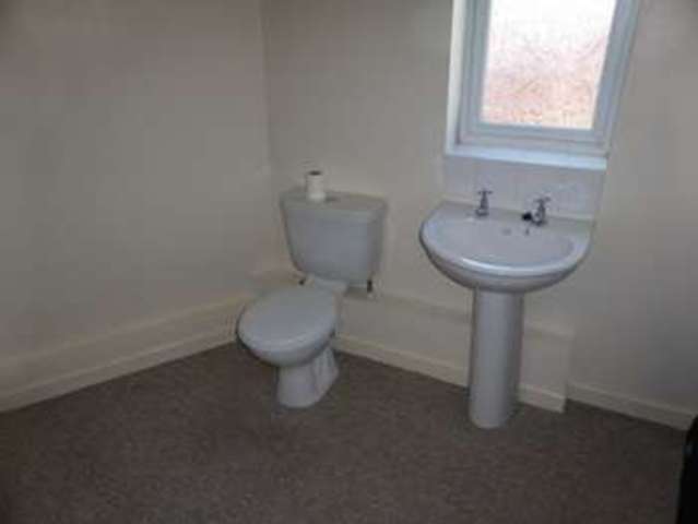  Image of 3 bedroom Flat to rent in Monkmoor Road Shrewsbury SY2 at Monkmoor Road  Shrewsbury, SY2 5AH