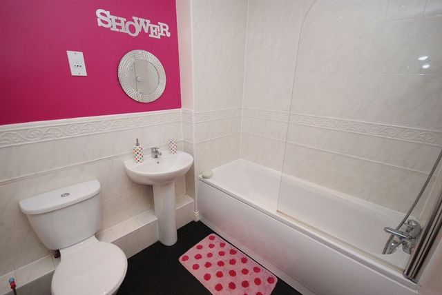  Image of 2 bedroom Flat to rent in Moorcroft Court Ossett WF5 at Moorcroft Court Church Street Ossett, WF5 9EY