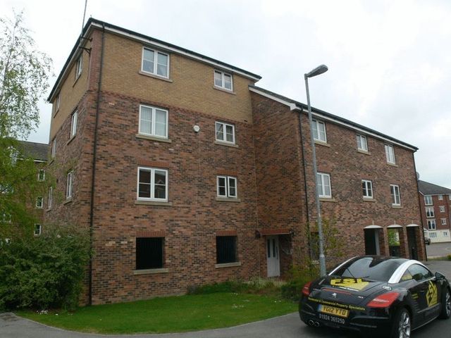 Image of 2 bedroom Flat to rent in Moorcroft Court Ossett WF5 at Moorcroft Court Church Street Ossett, WF5 9EY