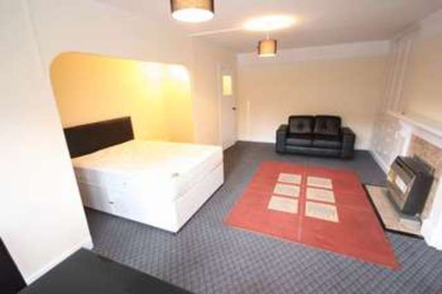  Image of 1 bedroom Flat to rent in St. Johns Terrace Hyde Park Leeds LS3 at Moorland Hall, St Johns Terrace Hyde Park Leeds, LS3 1DY