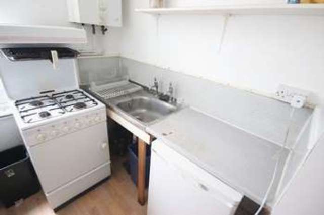  Image of 1 bedroom Flat to rent in St. Johns Terrace Hyde Park Leeds LS3 at Moorland Hall, St Johns Terrace Hyde Park Leeds, LS3 1DY