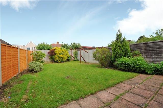  Image of 2 bedroom Maisonette to rent in Morton Road Morden SM4 at Surrey, SM4 6EF