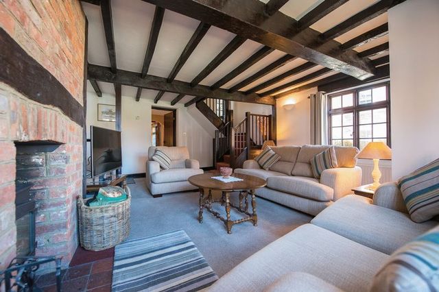 Image of 2 bedroom Semi-Detached house for sale in Nelson Terrace Aylesbury HP20 at 8 Nelson Terrace Aylesbury, HP20 2JN