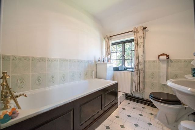  Image of 2 bedroom Semi-Detached house for sale in Nelson Terrace Aylesbury HP20 at 8 Nelson Terrace Aylesbury, HP20 2JN