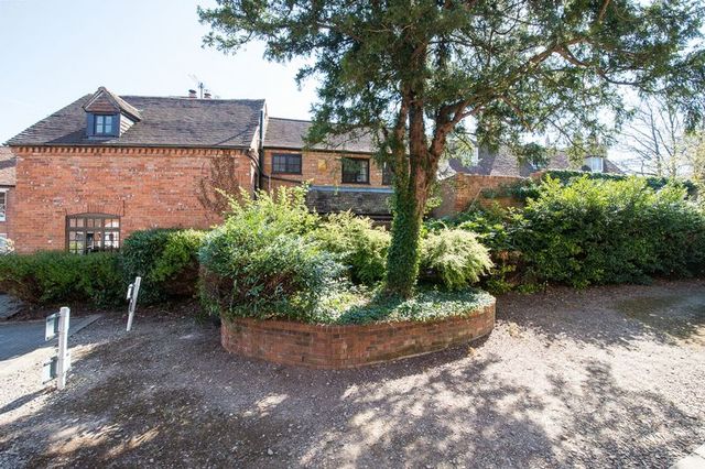  Image of 2 bedroom Semi-Detached house for sale in Nelson Terrace Aylesbury HP20 at 8 Nelson Terrace Aylesbury, HP20 2JN
