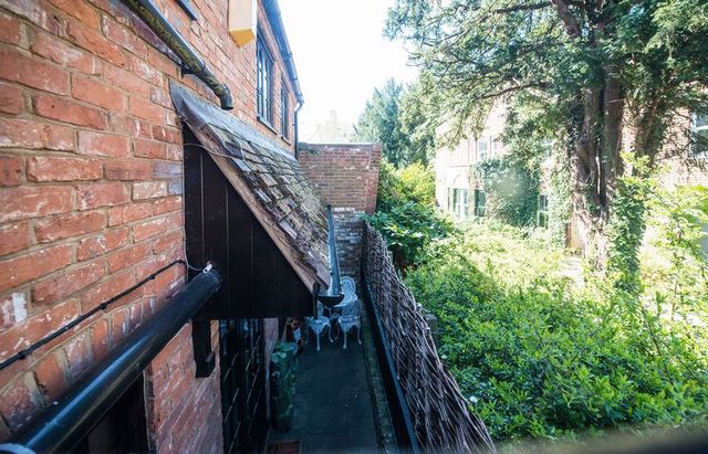  Image of 2 bedroom Semi-Detached house for sale in Nelson Terrace Aylesbury HP20 at 8 Nelson Terrace Aylesbury, HP20 2JN