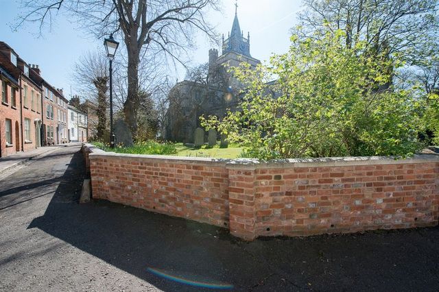  Image of 2 bedroom Semi-Detached house for sale in Nelson Terrace Aylesbury HP20 at 8 Nelson Terrace Aylesbury, HP20 2JN