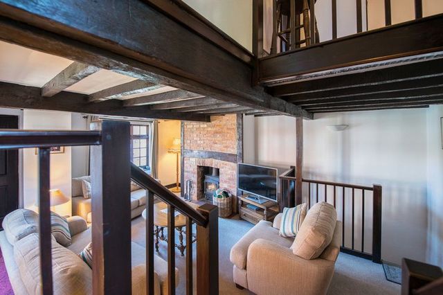 Image of 2 bedroom Semi-Detached house for sale in Nelson Terrace Aylesbury HP20 at 8 Nelson Terrace Aylesbury, HP20 2JN