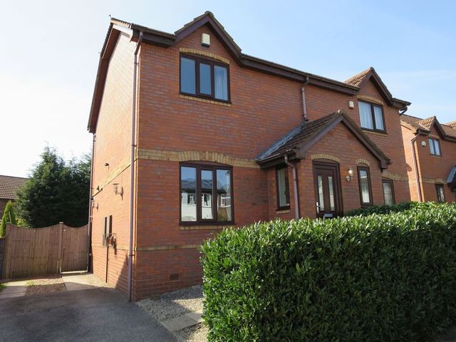  Image of 2 bedroom Semi-Detached house for sale in Nepshaw Lane Morley Leeds LS27 at Nepshaw Lane Morley Leeds, LS27 9RX