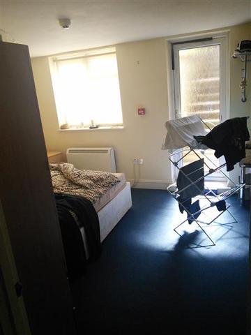  Image of 1 bedroom Apartment to rent in New Cross Road London SE14 at New Cross, SE14 6TY