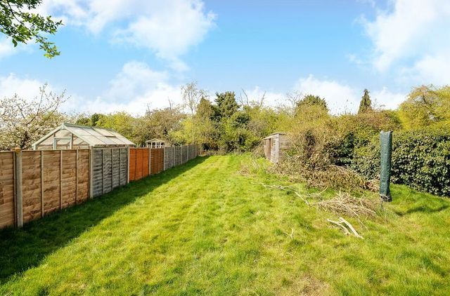  Image of 3 bedroom Property for sale in Norman Avenue Abingdon OX14 at Norman Avenue  Abingdon, OX14 2HQ