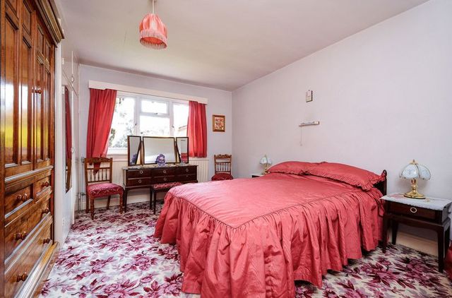  Image of 3 bedroom Property for sale in Norman Avenue Abingdon OX14 at Norman Avenue  Abingdon, OX14 2HQ