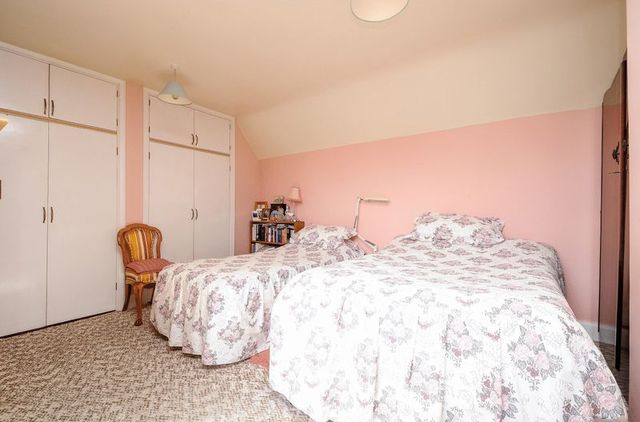  Image of 3 bedroom Property for sale in Norman Avenue Abingdon OX14 at Norman Avenue  Abingdon, OX14 2HQ
