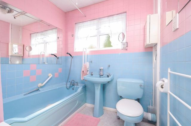  Image of 3 bedroom Property for sale in Norman Avenue Abingdon OX14 at Norman Avenue  Abingdon, OX14 2HQ