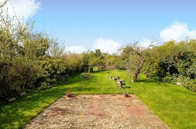  Image of 3 bedroom Property for sale in Norman Avenue Abingdon OX14 at Norman Avenue  Abingdon, OX14 2HQ