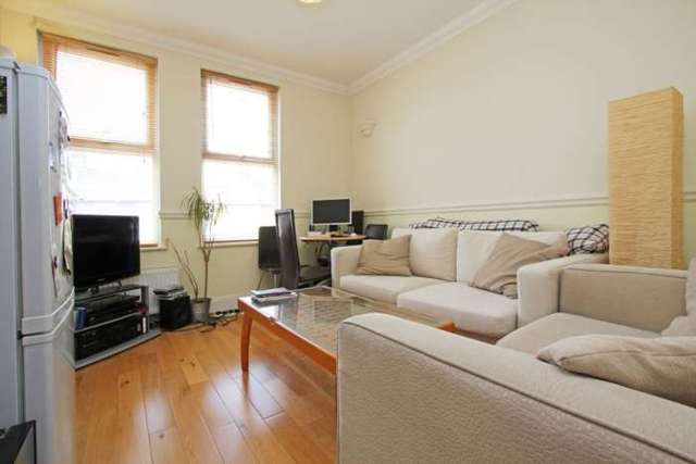  Image of 1 bedroom Flat to rent in Northcote Road London SW11 at Northcote Road Clapham London, SW11 1NG