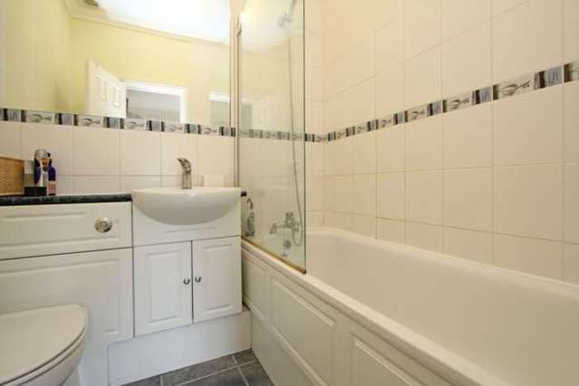  Image of 1 bedroom Flat to rent in Northcote Road London SW11 at Northcote Road Clapham London, SW11 1NG