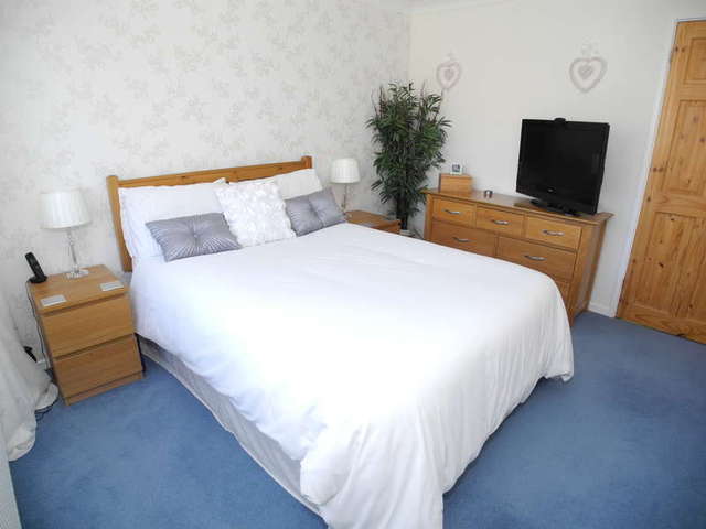  Image of 2 bedroom Semi-Detached house for sale in Oakfields Loddon Norwich NR14 at Loddon Loddon Norfolk, NR14 6UT