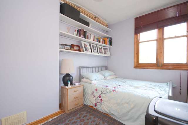  Image of 2 bedroom Cottage to rent in Okeburn Road London SW17 at Okeburn Road Tooting London, SW17 8NW