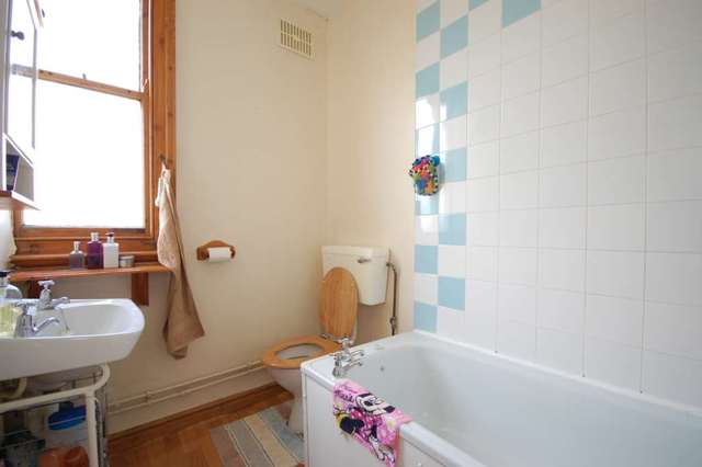  Image of 2 bedroom Cottage to rent in Okeburn Road London SW17 at Okeburn Road Tooting London, SW17 8NW