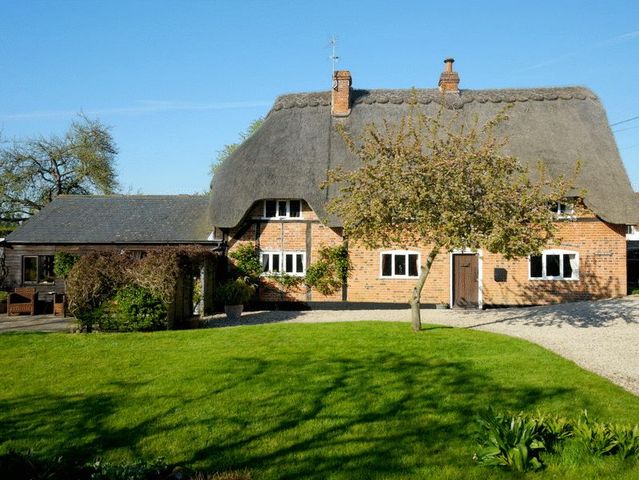  Image of 4 bedroom Detached house for sale in Paper Mill Lane South Moreton Didcot OX11 at Paper Mill Lane  South Moreton, OX11 9AH