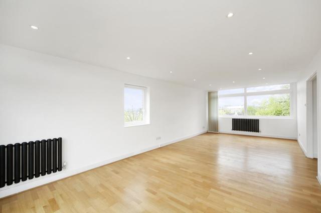 Image of 3 bedroom Property to rent in Park Close Ilchester Place London W14 at Park Close  London, W14 8NH