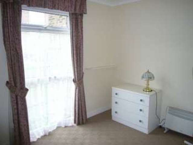  Image of 2 bedroom Flat to rent in Park Road Barry CF62 at Park Road  Barry, CF62 6NT