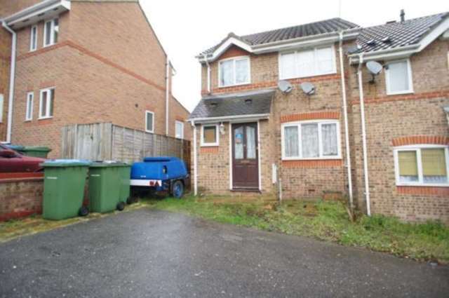  Image of 3 bedroom End of Terrace to rent in Philimore Close London SE18 at Philimore Close Plumstead London, SE18 1PN
