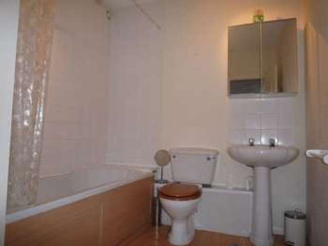  Image of 1 bedroom Flat to rent in Plas Cleddau Barry CF62 at Plas Cleddau  Barry, CF62 7FG