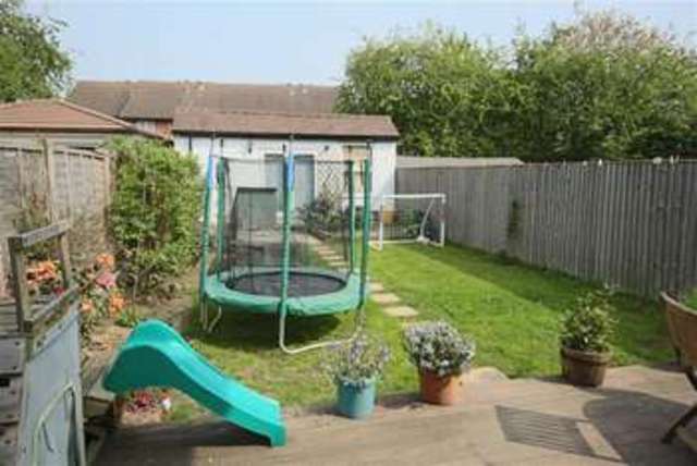  Image of 4 bedroom Property for sale in Priory Close Denham Uxbridge UB9 at Priory Close Denham Denham, UB9 5AT