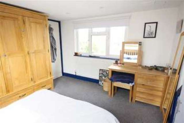  Image of 4 bedroom Property for sale in Priory Close Denham Uxbridge UB9 at Priory Close Denham Denham, UB9 5AT