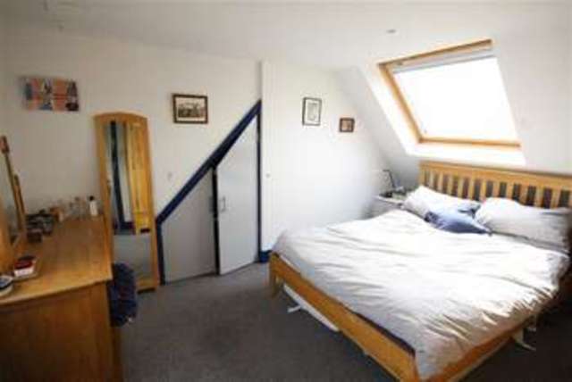  Image of 4 bedroom Property for sale in Priory Close Denham Uxbridge UB9 at Priory Close Denham Denham, UB9 5AT