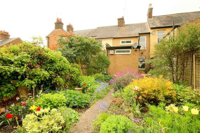  Image of 3 bedroom Cottage for sale in Puller Road Hemel Hempstead HP1 at Puller Road Boxmoor Hemel Hempstead, HP1 1QN