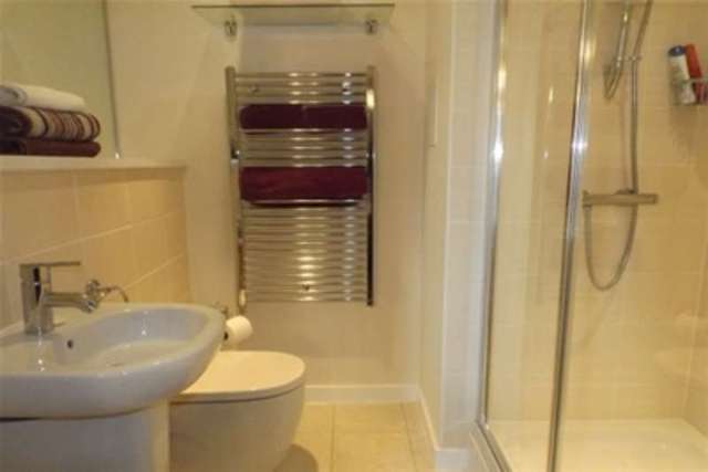  Image of 2 bedroom Flat to rent in Bute Crescent Cardiff CF10 at Cardiff, CF10 5BX