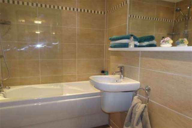  Image of 2 bedroom Flat to rent in Bute Crescent Cardiff CF10 at Cardiff, CF10 5BX