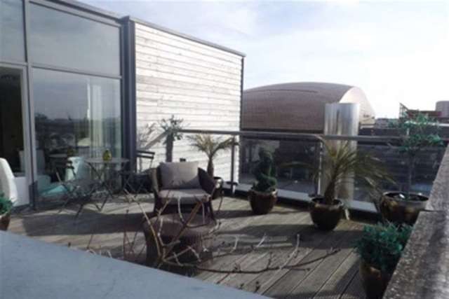  Image of 2 bedroom Flat to rent in Bute Crescent Cardiff CF10 at Cardiff, CF10 5BX