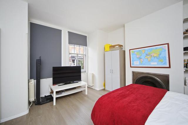  Image of 2 bedroom Flat for sale in Queenstown Road London SW8 at Queenstown Road  London, SW8 3RR