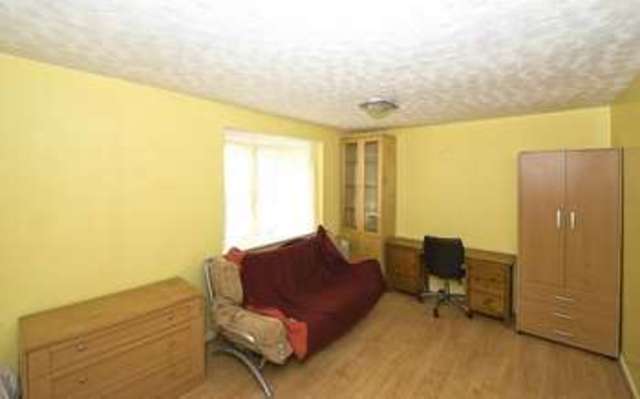  Image of 1 bedroom Flat for sale in Ragees Road Kingswinford DY6 at Ragees Road  Kingswinford, DY6 8NQ