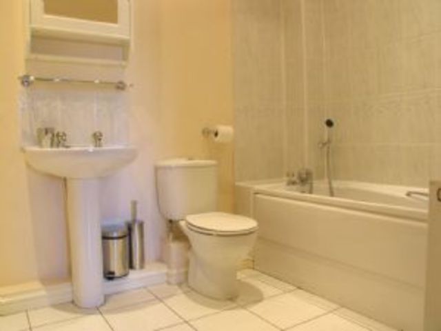  Image of 2 bedroom Flat to rent in Ramsdell Road Fleet GU51 at Ramsdell Road  FLEET, GU51 1DA