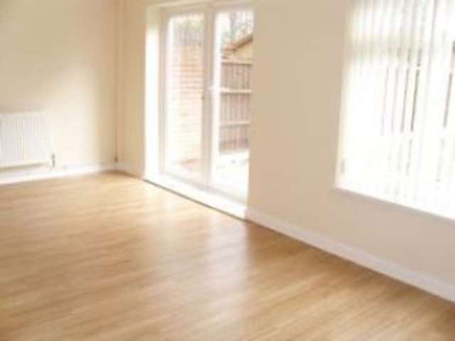  Image of 3 bedroom Semi-Detached house to rent in Ladywood Road Ilkeston DE7 at Ladywood Road Kirk Hallam Ilkeston, DE7 4NE
