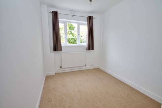  Image of 2 bedroom Flat to rent in Richmond Road London SW20 at Richmond Road  London, SW20 0PF
