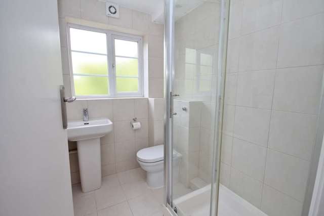  Image of 2 bedroom Flat to rent in Richmond Road London SW20 at Richmond Road  London, SW20 0PF