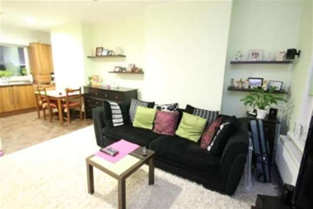  Image of 2 bedroom Flat to rent in Colfe & Hatcliffe Glebe Lewisham High Street London SE13 at London, SE6 4JF
