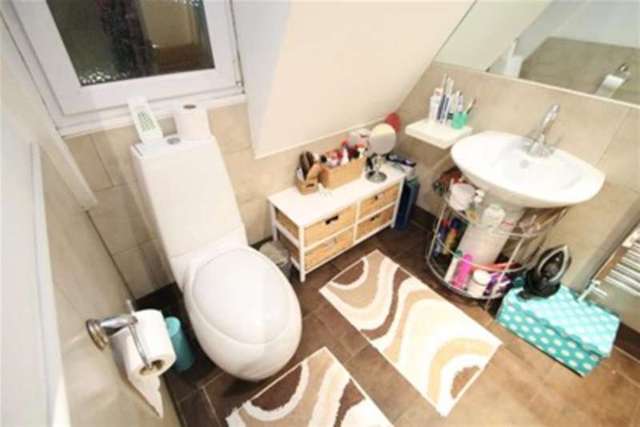  Image of 2 bedroom Flat to rent in Colfe & Hatcliffe Glebe Lewisham High Street London SE13 at London, SE6 4JF