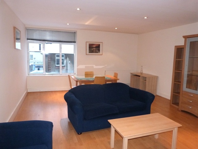  Image of 1 bedroom Apartment to rent in Russell Parade Golders Green Road London NW11 at GOLDERS GREEN  LONDON, NW11 9NN