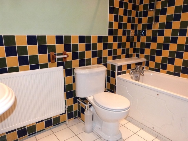  Image of 1 bedroom Apartment to rent in Russell Parade Golders Green Road London NW11 at GOLDERS GREEN  LONDON, NW11 9NN
